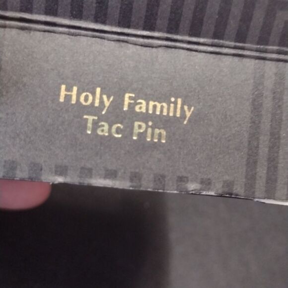*Sale* Avon holy family tac pin - Picture 7 of 8